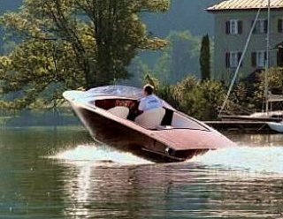 Motorboote mit > 6 PS dürfen auf Binnengewässern nur mit dem entsprechenden Führerschein "Schiffsführerpatent 10 m Seen und Flüsse" geführt werden © Steiner Nautic